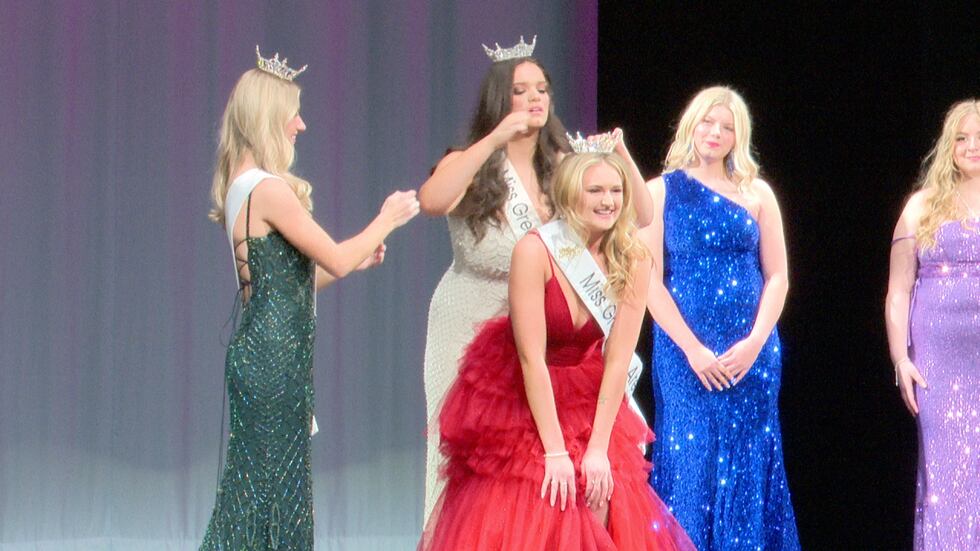 Miss Green Bay Area competition crowns two local young women Miss Green Bay Area competition crowns two local young women