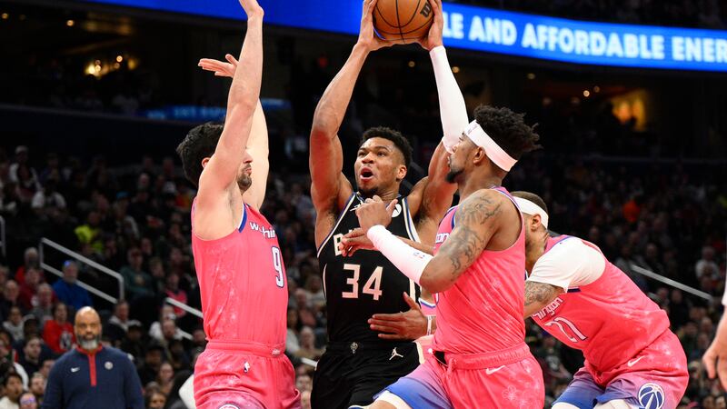 Milwaukee Bucks forward Giannis Antetokounmpo (34) goes to the basket against Washington...