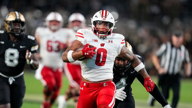 Wisconsin running back Braelon Allen (0) outruns Purdue linebacker Kydran Jenkins (4) for a...