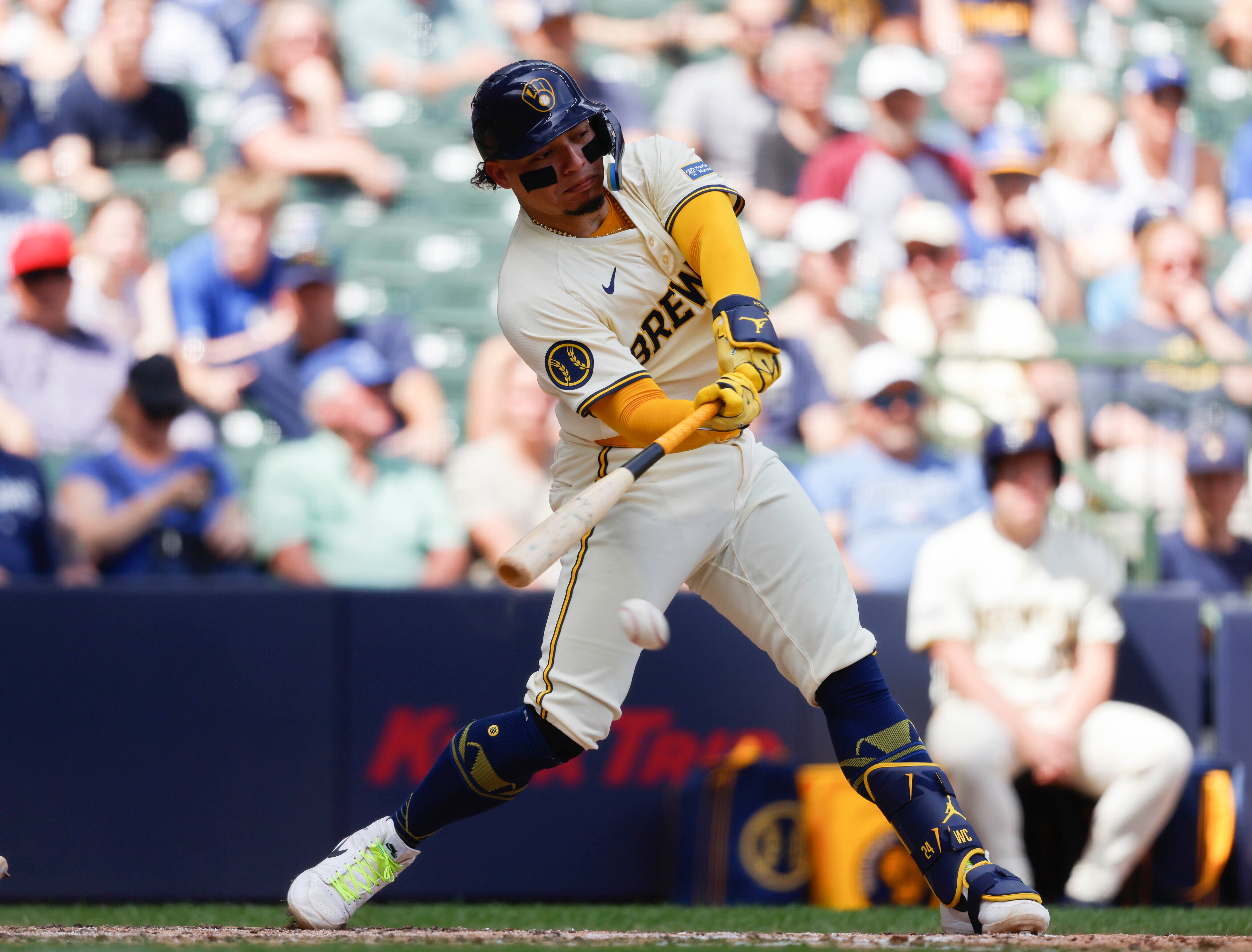 Brewers top Toronto 5-4 in rubber match - Vimarsana News