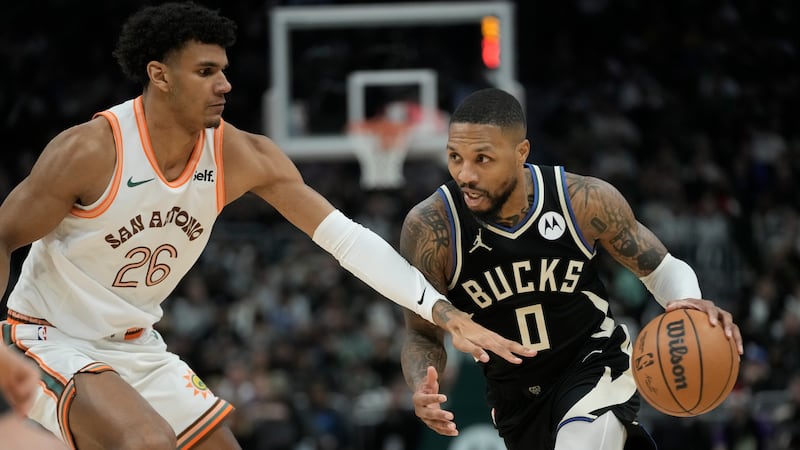 Lillard joins 20,000-point club, Milwaukee Bucks 132-119