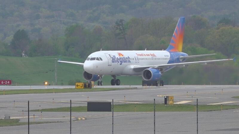 Allegiant jet taxiing